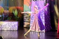 Klasy 0–3 na spektaklu „Roszpunka” w MOK w Nowym Sączu!