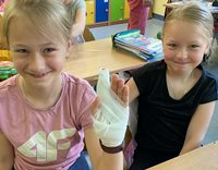 Jak postępować w razie urazu? Spotkanie z pielęgniarką w klasie II